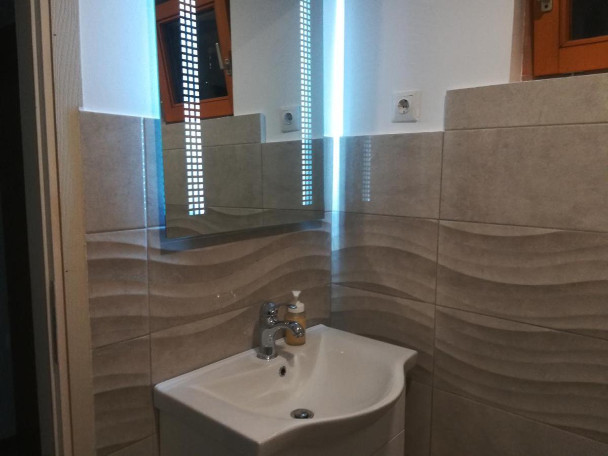 Izvor Appartement Ilok Buitenkant foto